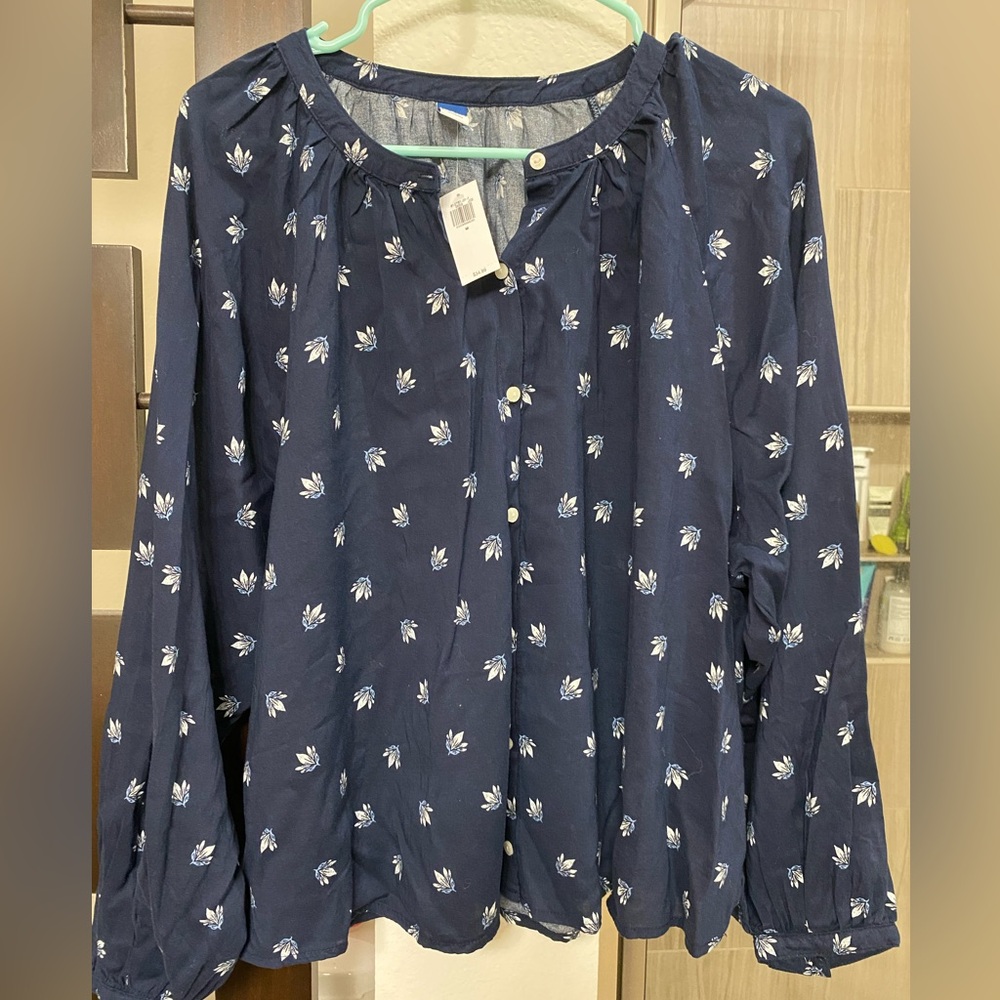 NWT Old Navy Blue Floral Blouse With Buttons